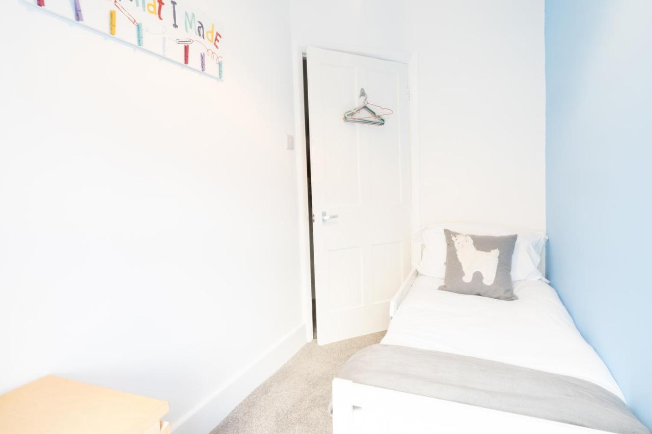 Newly-Renovated, Mid-Terrace Cottage In Porthmadog Bagian luar foto