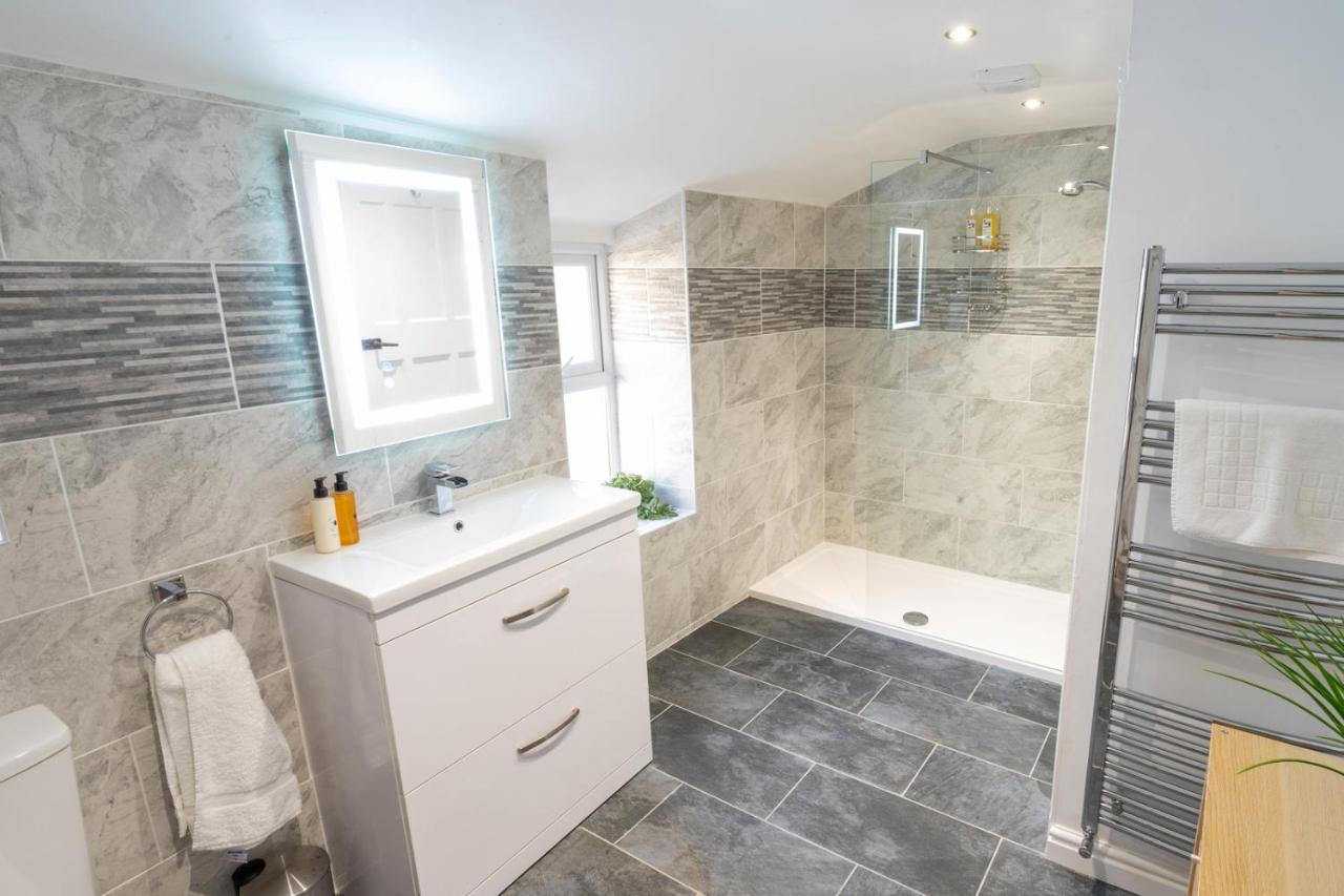 Newly-Renovated, Mid-Terrace Cottage In Porthmadog Bagian luar foto