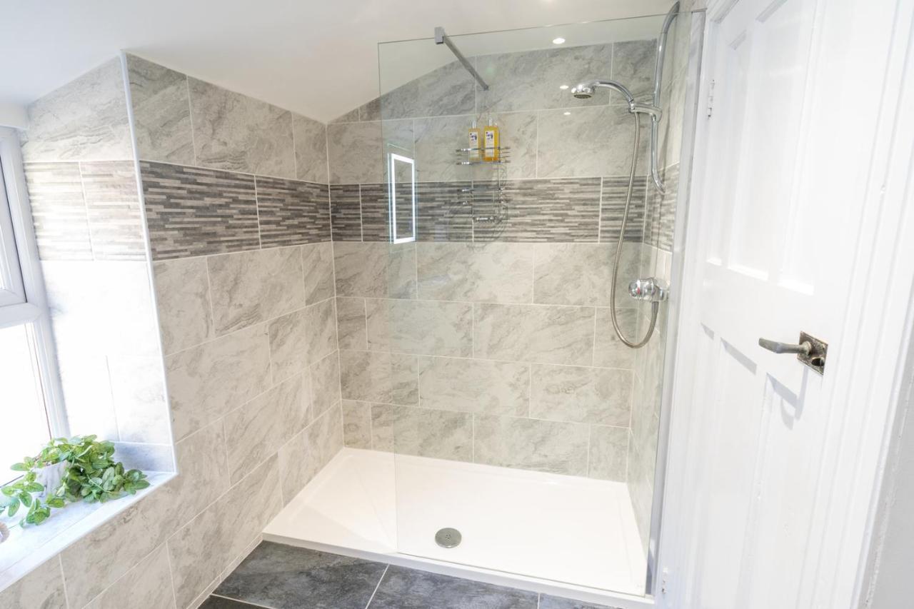 Newly-Renovated, Mid-Terrace Cottage In Porthmadog Bagian luar foto